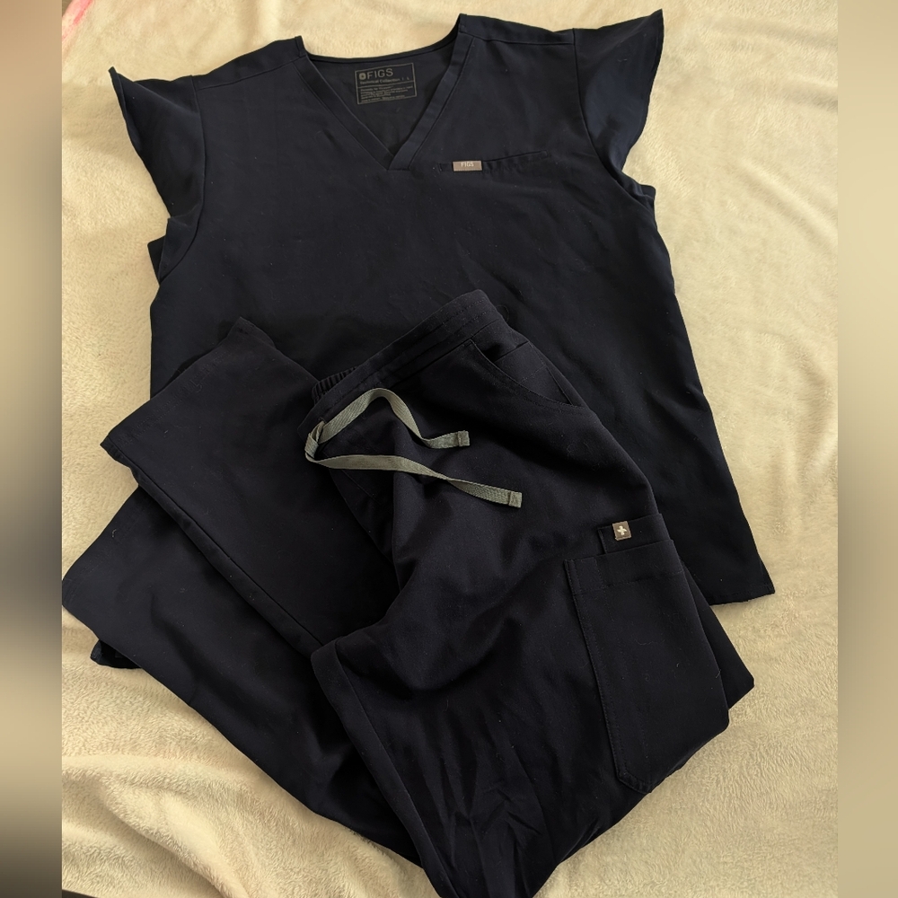 Figs Navy Women's Scrub Set